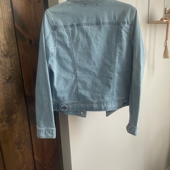 Women’s Light Wash Denim Jacket - Size L - Picture 3 of 4